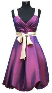 Suknia - bombka do kolan z jedwabnej tafty w kolorze śliwki z szarfą z jasnej satyny